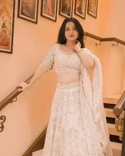 Escort Damoh